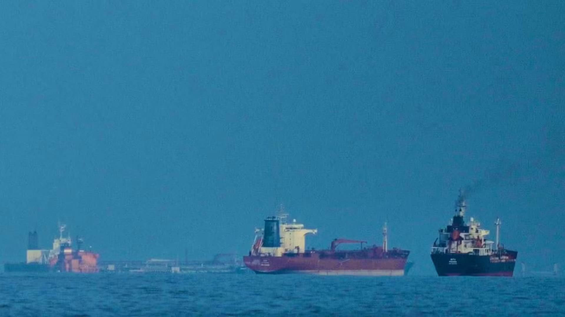 لە نزیک تەنگەی هورمز هێرش کرایە سەر دوو کەشتی
