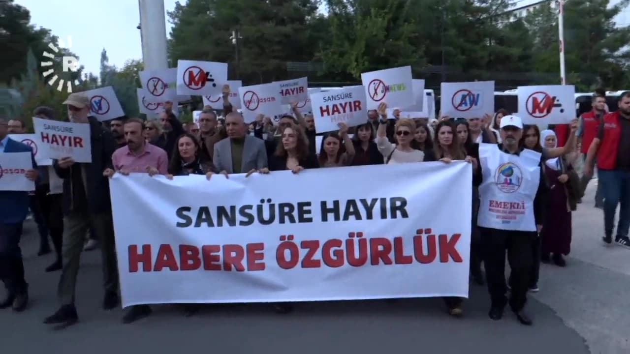 Gazeteciler sansüre karşı 10 ilde sokağa çıktı