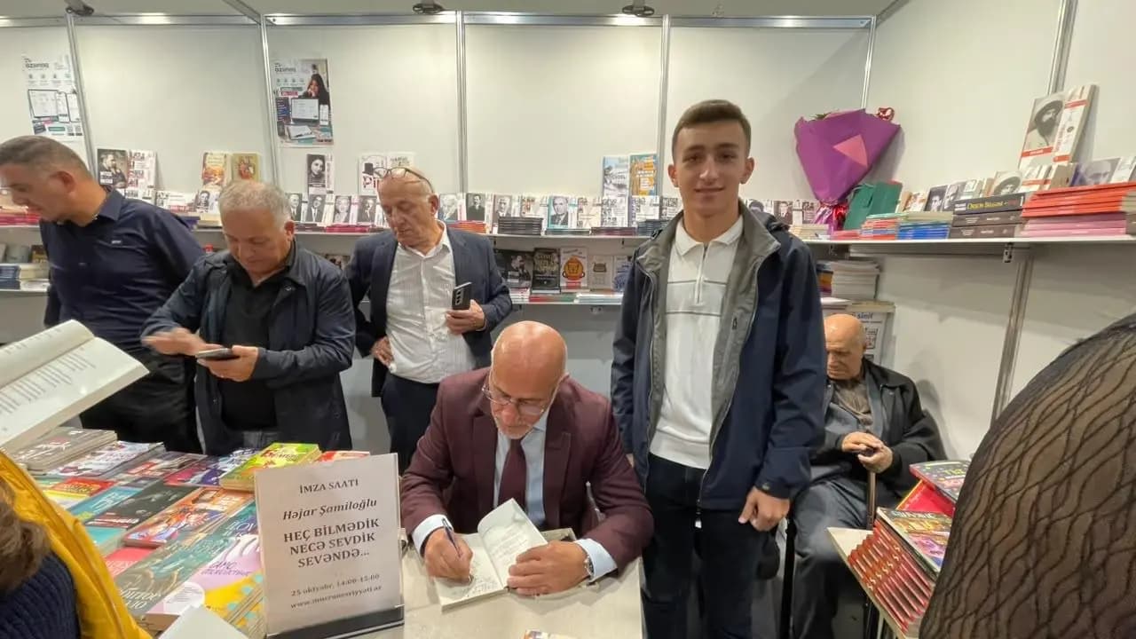 Kürt şair Hejarê Şamil, yeni kitabını Bakü’de tanıttı