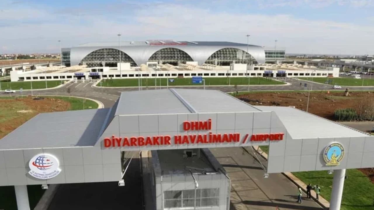 DEM Parti'den Diyarbakır Havalimanı çıkışı: 'Gerekçeler değişiyor, mağduriyet bitmiyor'