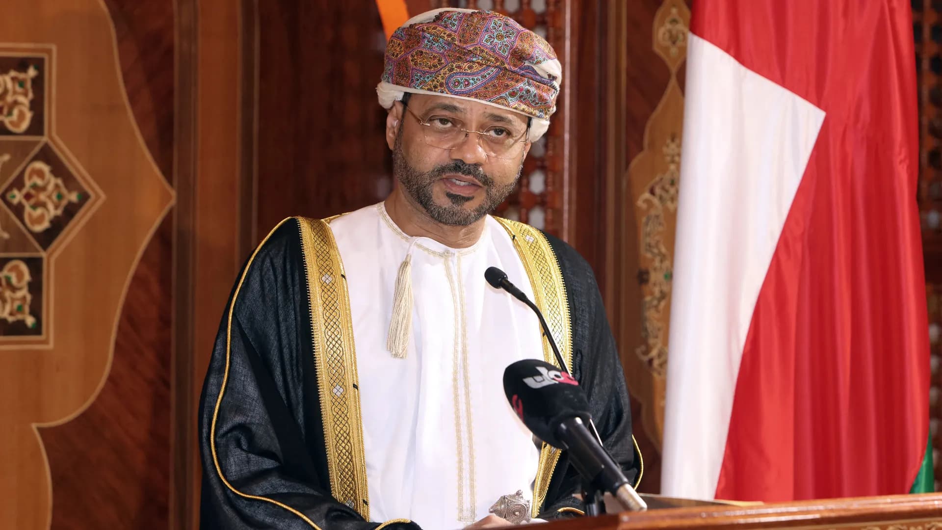 عومان هۆشداری دەداتە ئەمریکا و ئیسرائیل: دەست لە ئێران هەڵبگرن