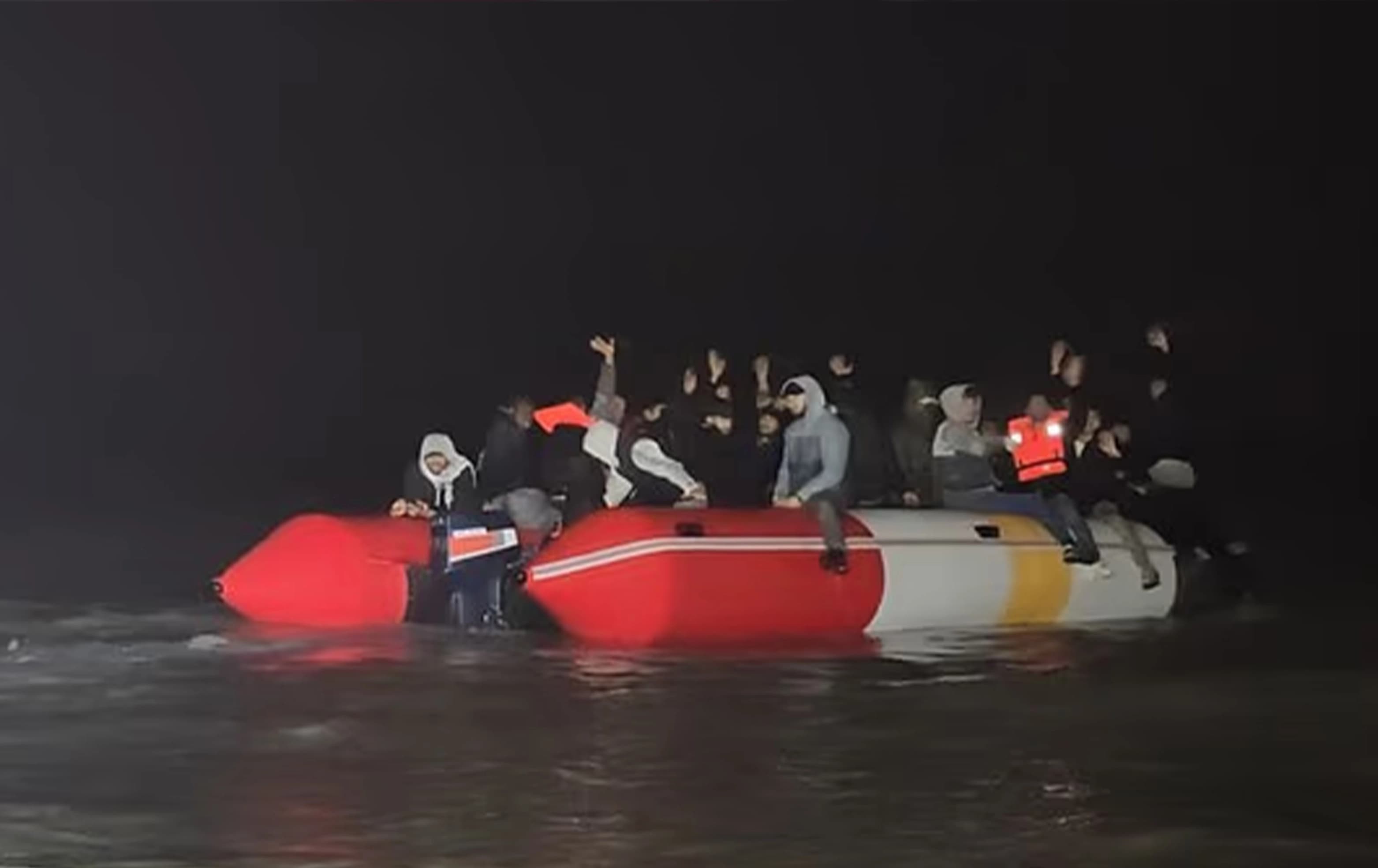 Migrant dinghy to UK painted in Kurdish colors makes headlines