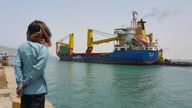 A Yemeni man looks at a World Food Program ship at the port of Aden, Yemen, Tuesday, July 21, 2015. The WFP ship carrying badly needed aid arrived in Yemen's war-torn southern city of Aden on Tuesday, the first vessel chartered by the UN agency to berth there since Saudi-led airstrikes on Shiite rebels in the country began in March. Photo: AP.