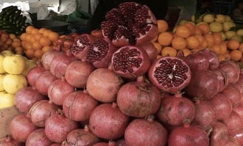 Local pomegranate at fruit market in Sulaimani City. Photo: Ayub Nuri