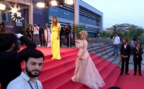 Photographers capture the red carpet arrival of Kurdish singers Dashni Morad (L) and Hani (R). Photo: Rudaw