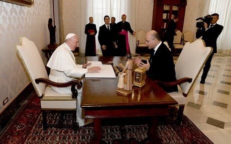 Pope Francis (left) hosts Iraqi President Barham Salih at the Vatican on November 24, 2018. Photo: Salih Twitter
