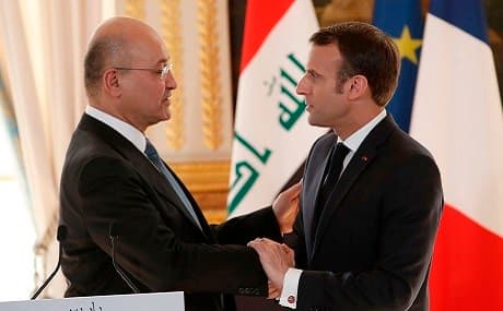 French President Emmanuel Macron (R) shakes hands with Iraqi President Barham Salih as they attend a press conference at The Elysee Palace in Paris, February 25, 2019. Photo: Christophe Ena / pool / AFP