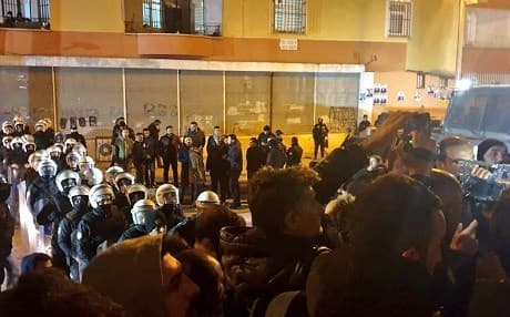 Police raided a HDP office in Diyarbakir on Friday night, arrested seven people on hunger strike. Photo: HDP