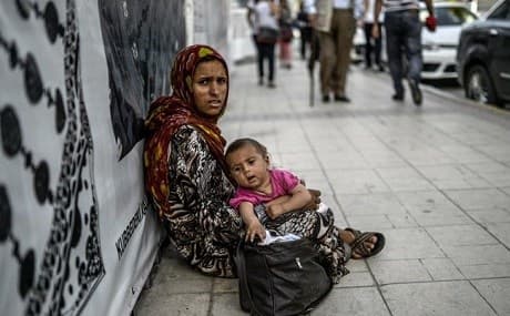 A Syrian woman begs with her children in central Istanbul, July 16, 2014. File photo: Bulent Kilic / AFP