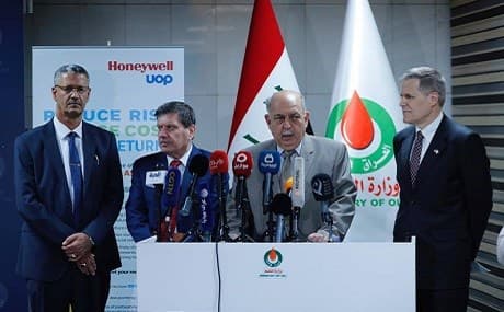 South Gas General Manager Hayan Abdul Zahra (left), Iraqi Minister of Oil Thamir al-Ghadhban (second from right), and US Ambassador to Baghdad Mathew Tueller (right) hold a press conference in Baghdad, July 17, 2019. Photo: Iraq Ministry of Oil / social media