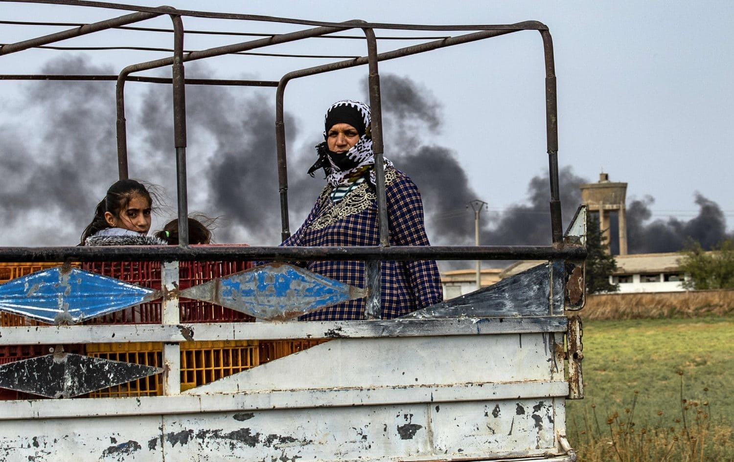 Syrians flee the countryside of the border town of Sari Kani (Ras al-Ain) toward Tel Tamr on October 19, 2019. Photo: Delil Souleiman/AFP