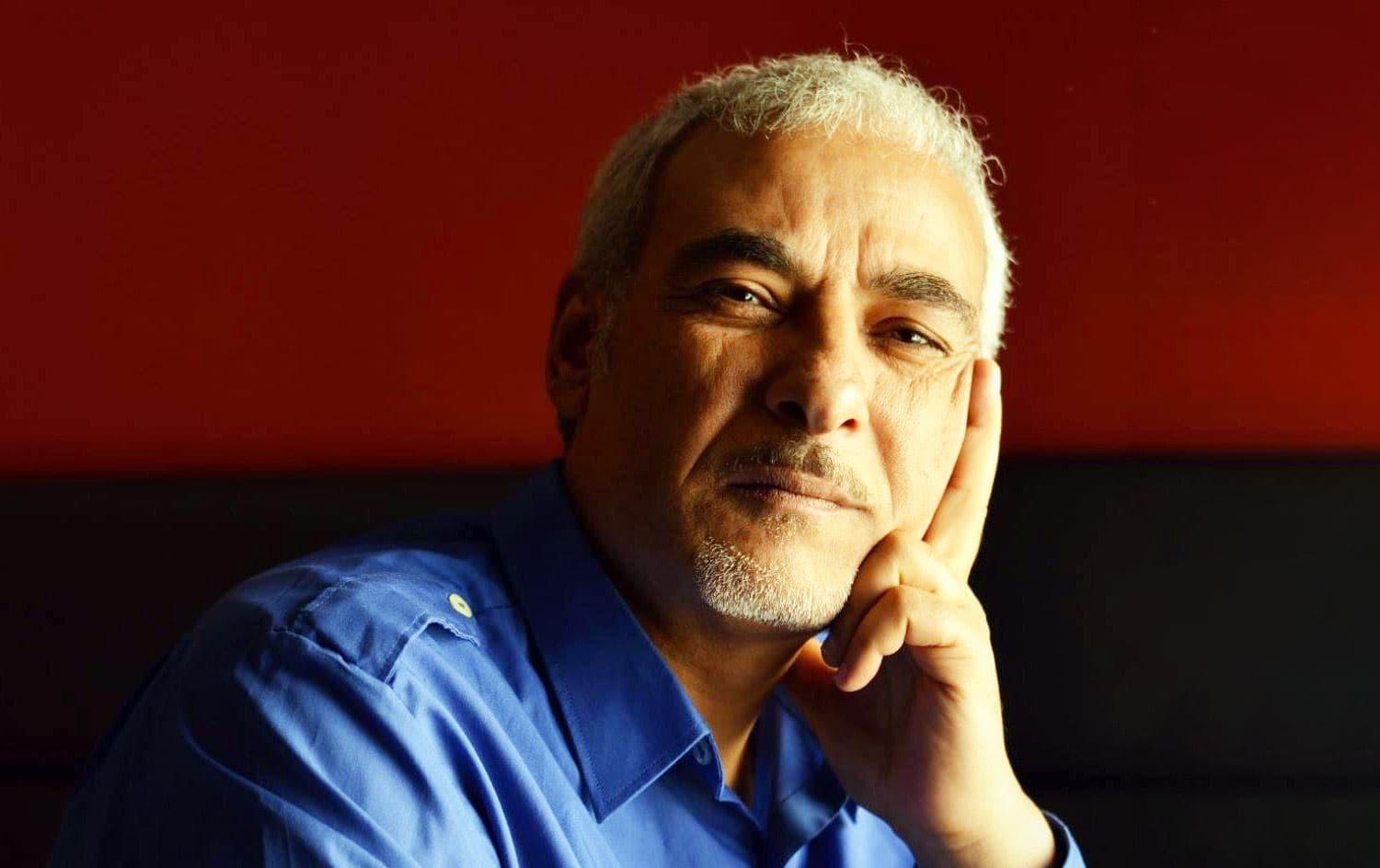 موحسین ئەلڕەملی، رۆماننووس و ئەکادیمیست و شاعیرێکی ناوداری عێراقییە و ساڵی 1967 لە شارۆچکەی شەرگات لە پارێزگای نەینەوا لەدایکبووە و ئێستا لە ئیسپانیا نیشتەجێیە