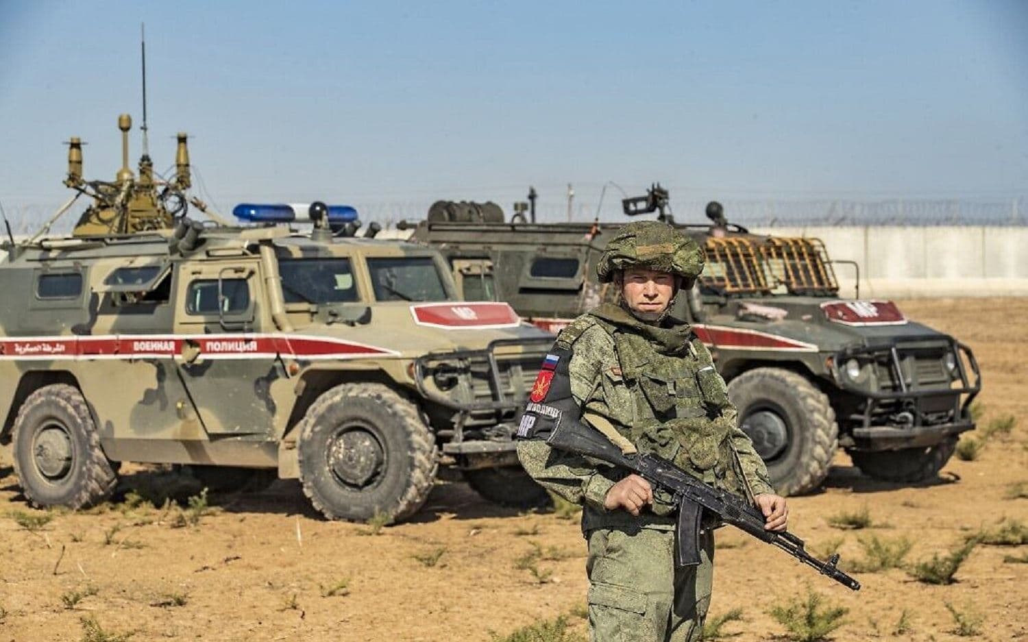 Russian military police take part in a joint Turkish-Russian army patrol near the town of Darbasiyah, northeastern Syria on November 11, 2019. Photo: Delil Souleiman / AFP