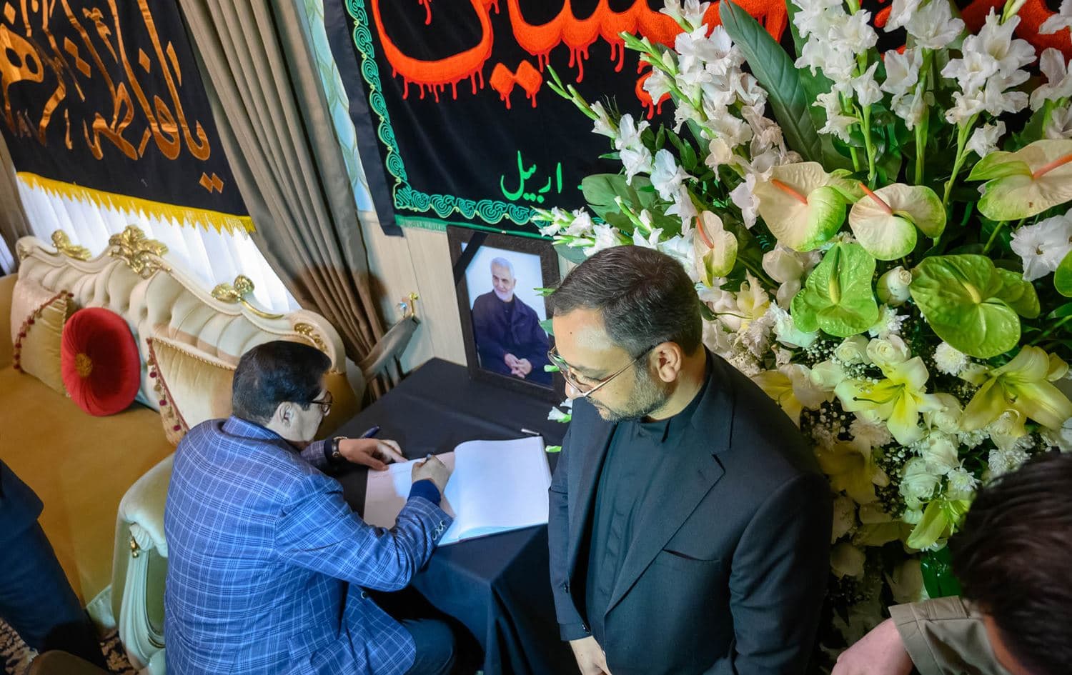 Fazil Mirani, head of the Kurdistan Democratic Party (KDP) politburo, signs a book of condolences for Qasem Soleimani at the Iranian Consulate in Erbil on January 5, 2020. Photo: Bilind T. Abdullah/Rudaw