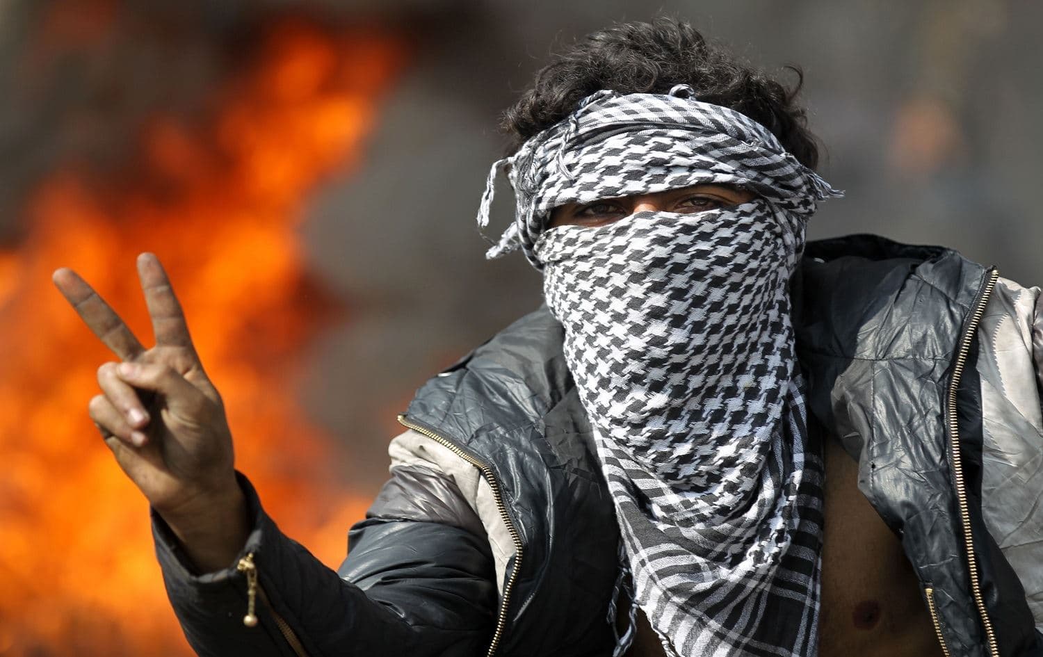 An Iraqi protester flashes the victory sign on Mohammad al-Qasim highway in east Baghdad on January 21, 2020. Photo:Ahmad al-Rubaye/AFP