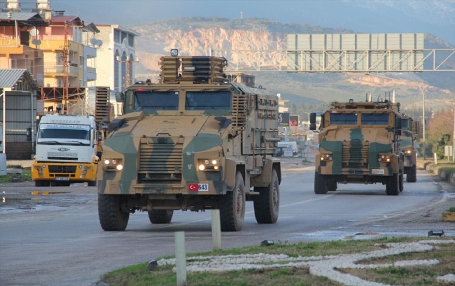 Turkish tanks head towards Hatan province on the Syrian border, January 31, 2020. Photo: AA