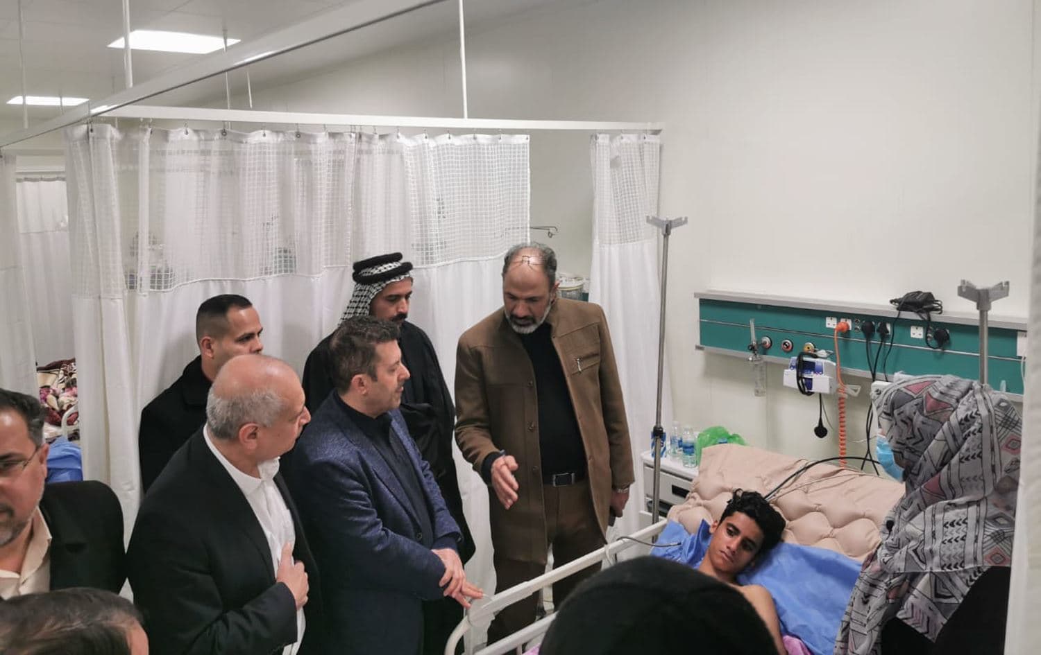 سەردانی لیژنەکە بۆ نەجەف و بەسەرکردنەوەی منداڵە بریندارەکە