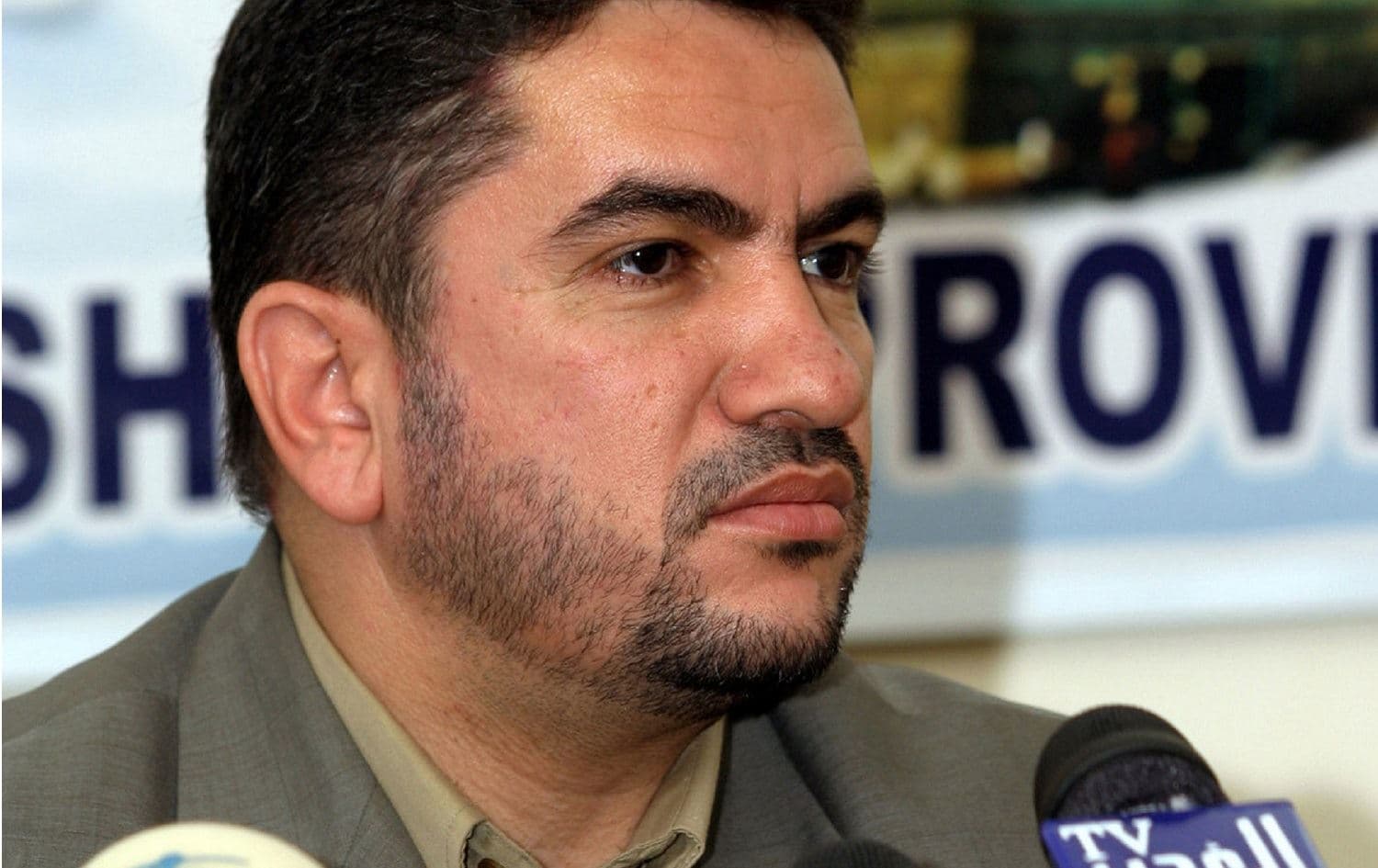 Adnan al-Zurfi, former Governor of Najaf, addresses reporters, September 11, 2004. Photo: pool / AFP