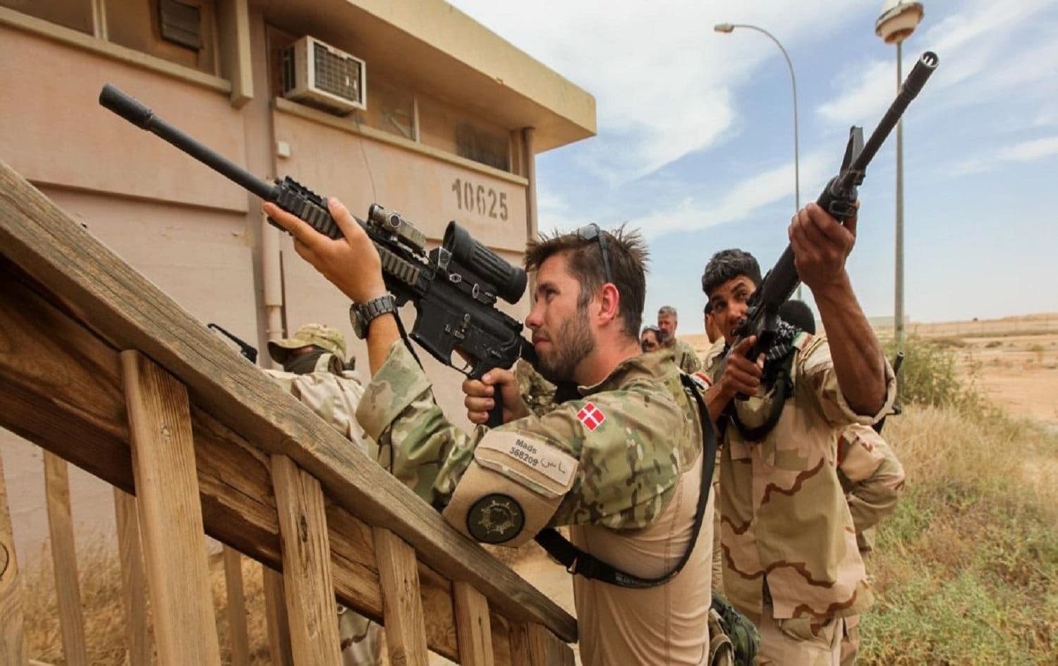 File photo of a Danish coalition member attached to the Building Partner Capacity team, Task Force Al Asad, practices combat movement up a flight of stairs alongside Iraqi security force personnel during an urban combat and tactics course at Al Asad Air Base, Iraq, May 9, 2015. Photo: US Marine Corps/Cpl. Cansin P. Hardyegritag