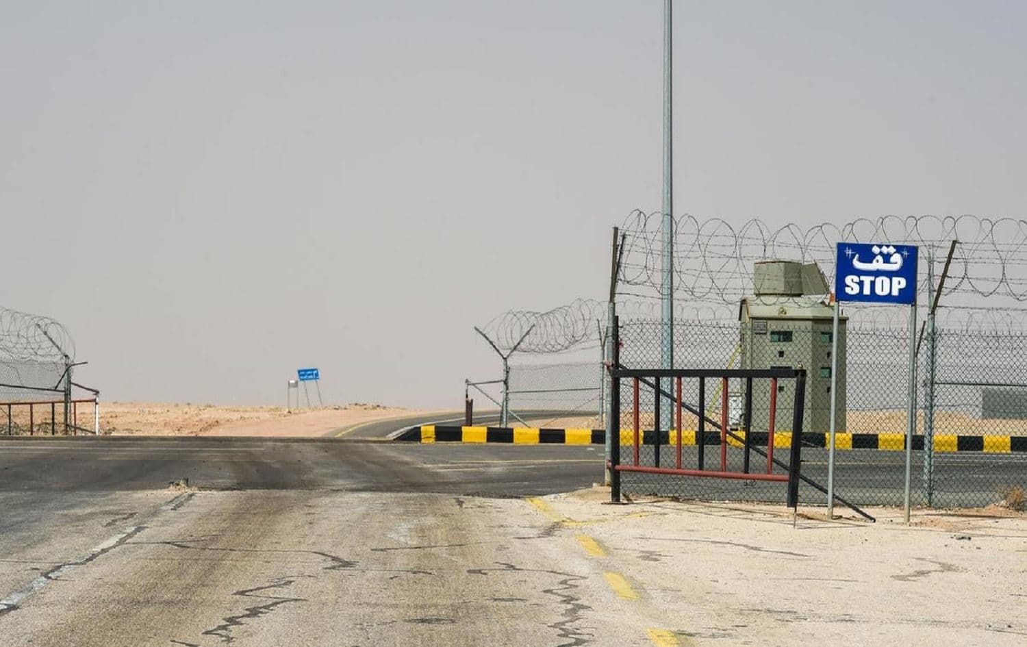 The fence separating Saudi Arabia and Iraq in the area around Arar city on the Saudi-Iraq border. Photo: AFP