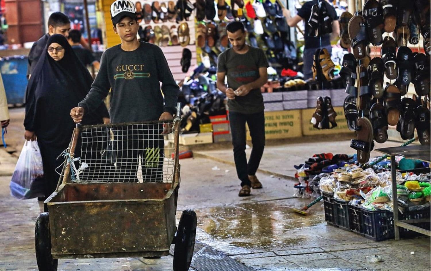 People shop at old Basra market, Iraq on October 21, 2020. Photo: Nabil al-Jurani/AP