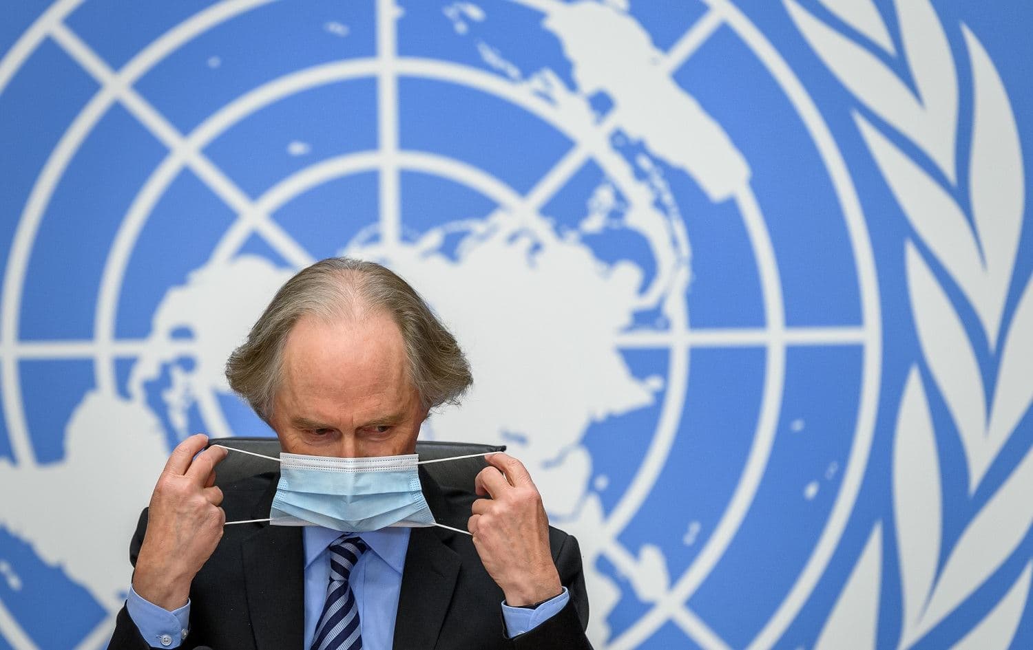 UN special envoy for Syria Geir Pedersen takes off his protective face mask upon his arrival for a press conference on November 29, 2020 at the United Nations Offices in Geneva. Photo: Fabrice Coffrini / AFP