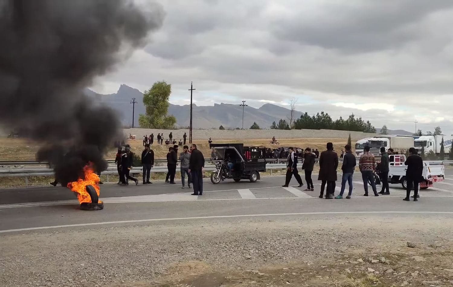 Protesters burn tyres in Piramagrun, Sulaimani on December 6, 2020. Photo: social media