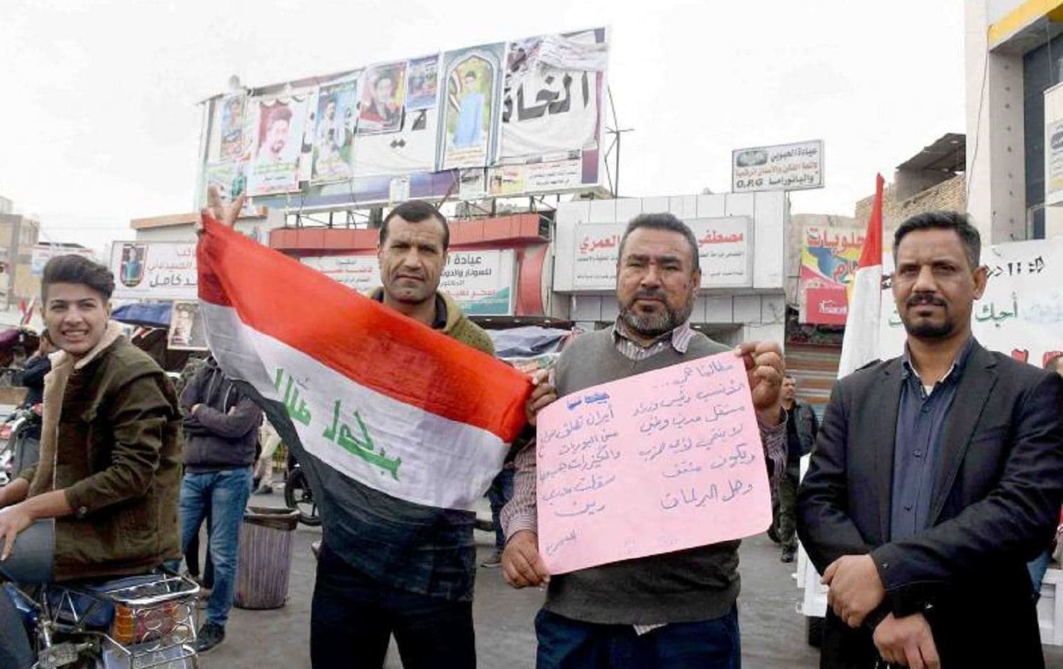Anti-government demonstrators protest in Nasiriyah, Iraq on January 10. Photo: AFP