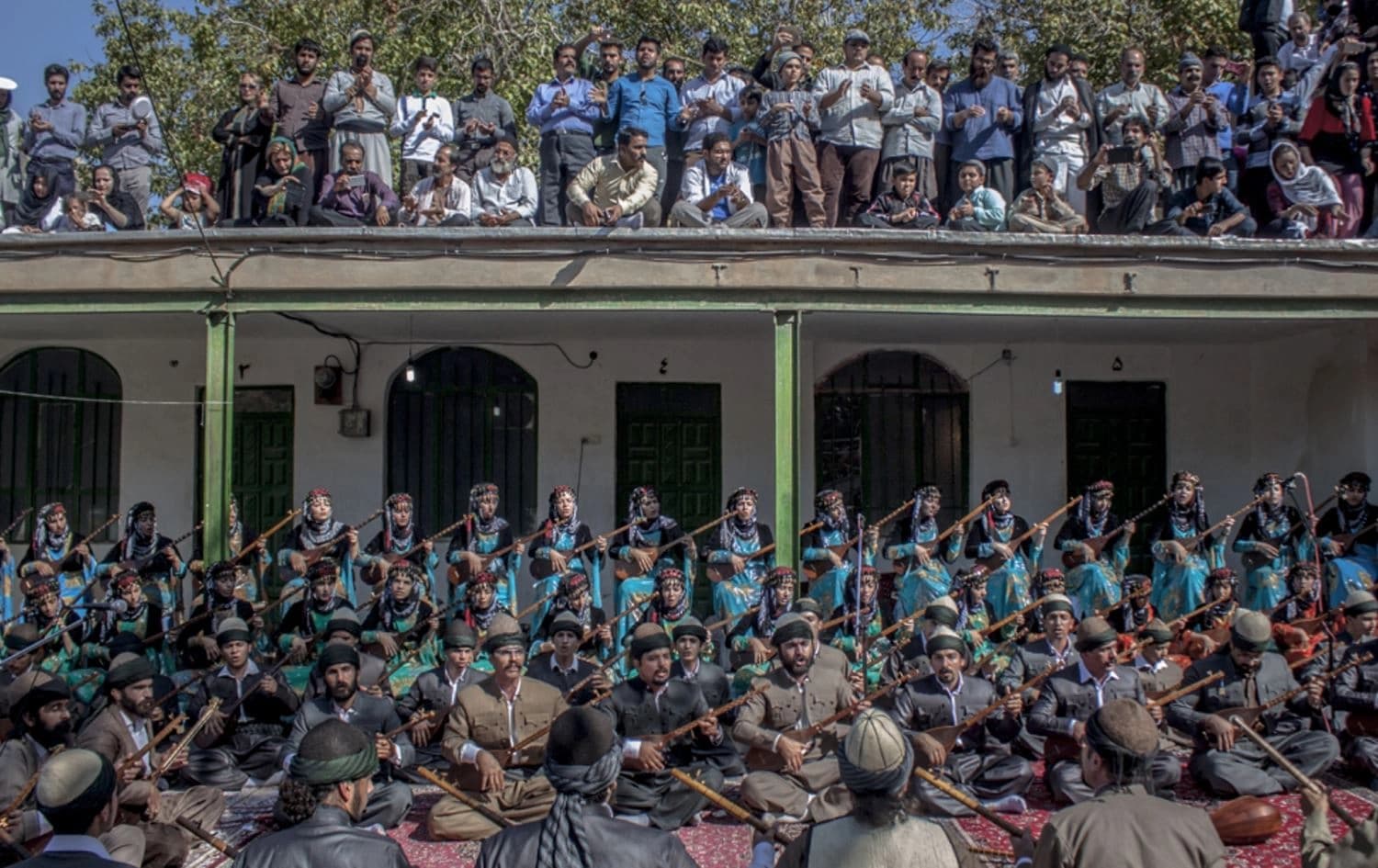 رێوڕەسمێکی ژەنینی تەمووری یارسانەکان. وێنە فوئاد گودەرزی