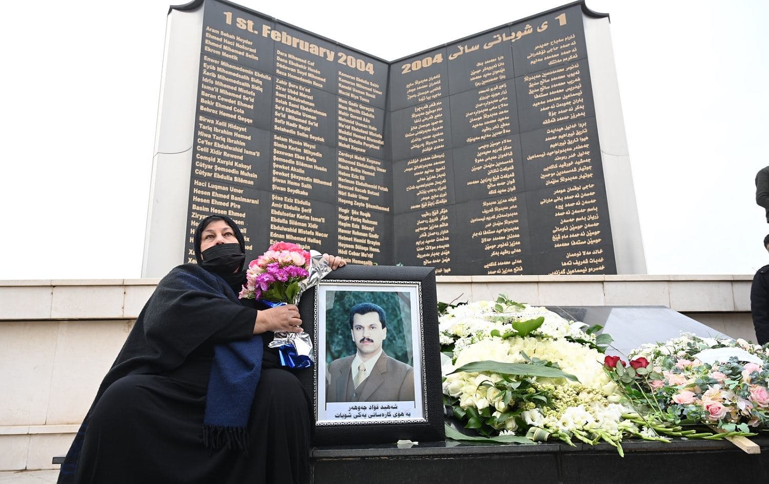 A mother visits the monument of victims in Sami Abdulrahman Park to commemorate the death of her son, Fuad Jawhar, on the 17th anniversary of the 2004 suicide bombing, on February 1, 2021. Photo: Bilind T. Abdullah/Rudaw