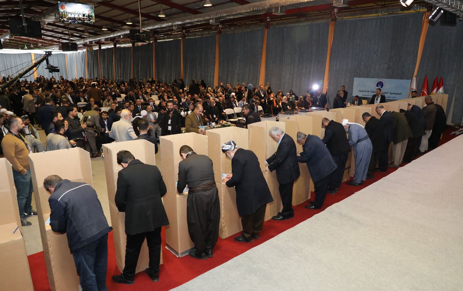 پرۆسەی دەنگدان بۆ هەڵبژاردنی ئەندامانی سەرکردایەتیی کۆمەڵ لە کۆنگرەی چوارەم
