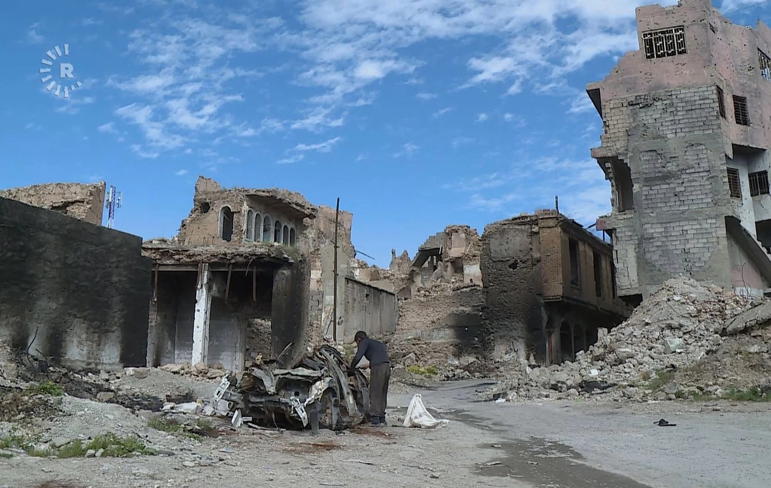 Families in Mosul make a living by collecting and selling scrap found in the Old City. Photo: screenshot / Rudaw