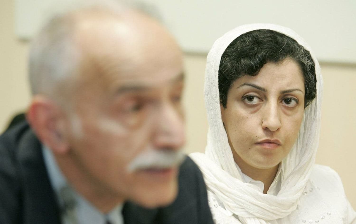 Narges Mohammadi, right, pictured at a press conference in Geneva, Switzerland on June 9, 2008. File photo: Keystone/Magali Girardin/AP