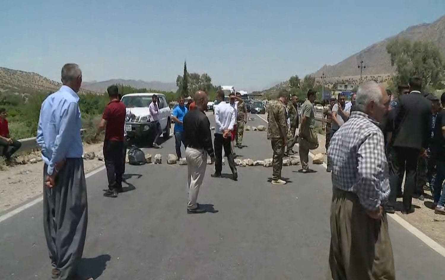 Protesters in Surdash block the main Sulaimani-Dukan road for the second day, demanding water and electricity, on June 29, 2021. Photo: Rudaw/screenshot