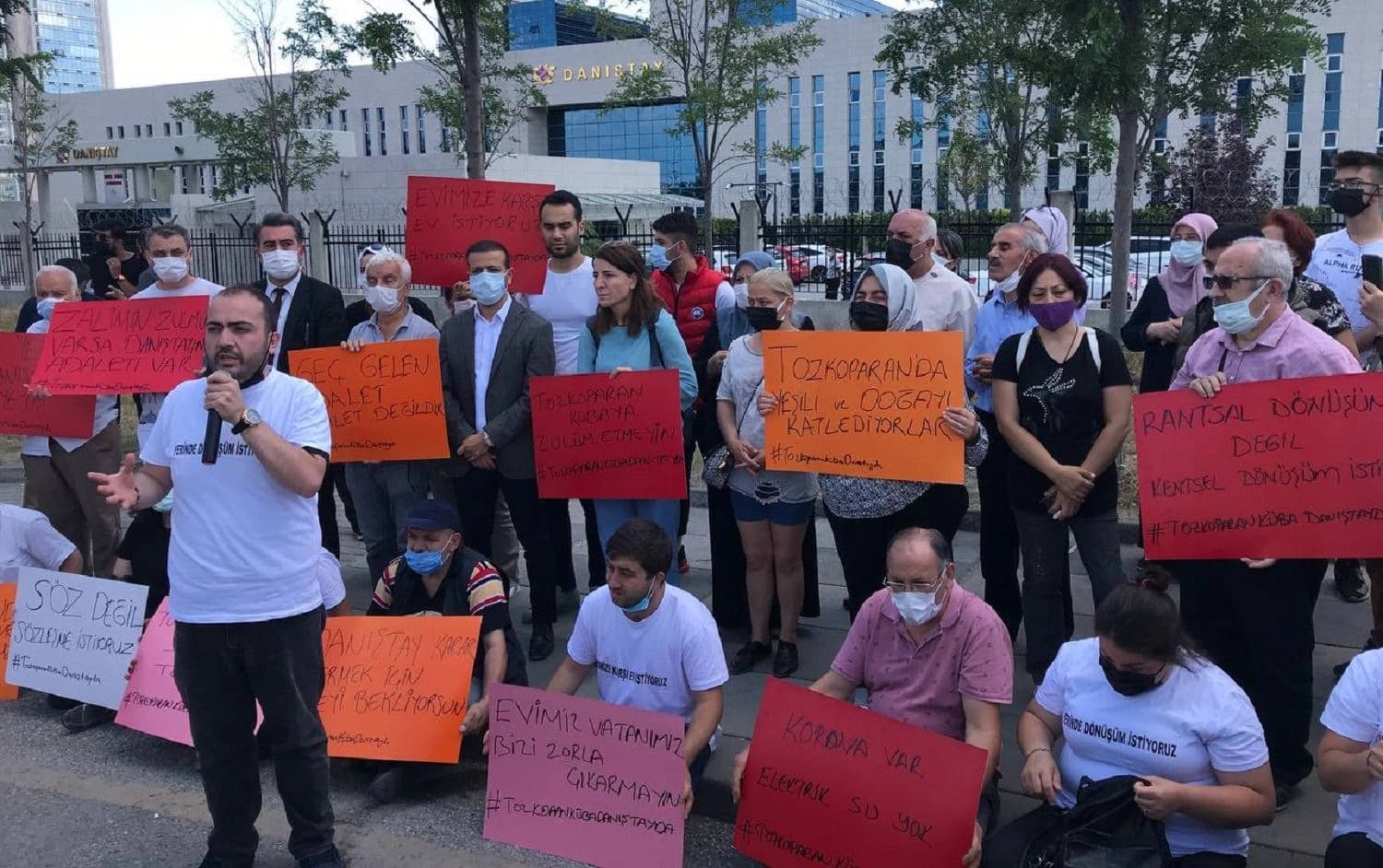 HDP members gathered in front of Sincan Prison, where former MP Omer Faruk Gergerlioglu is being held. July 5, 2021. Photo: HDP/Twitter