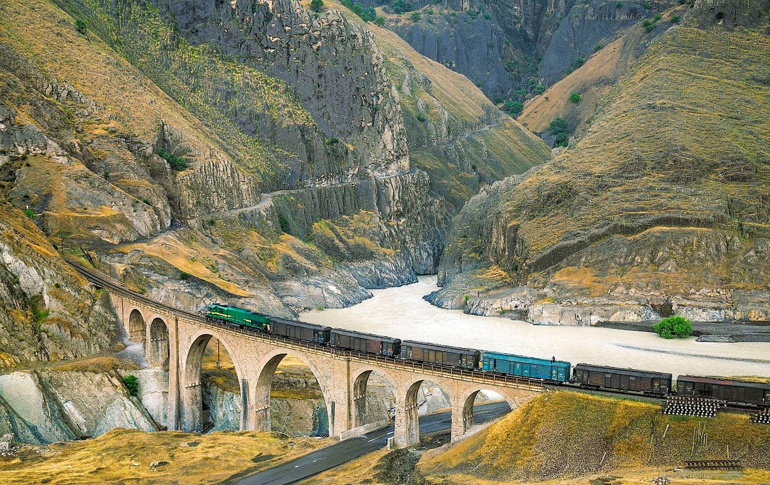 A freight train crosses the Absirom Bridge, Lorestan, on the South Line of the Trans-Iranian Railway. Photo: Hossein Javadi/UNESCO