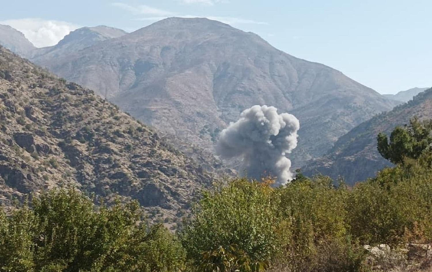Smoke rises from an airstrike in Baliyan valley, Choman district, Erbil province on October 15, 2021. Photo: submitted to Rudaw