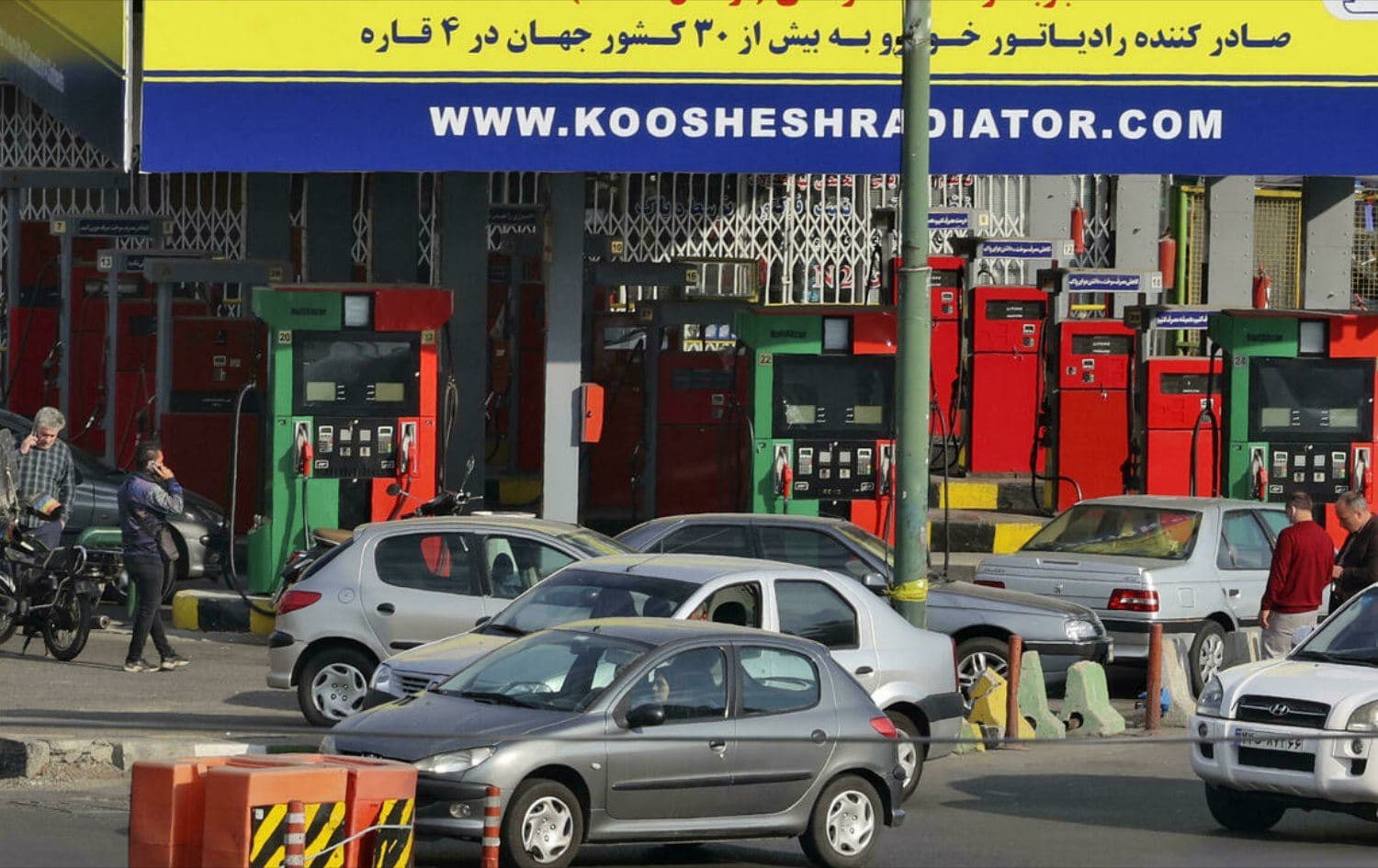 Motorists queue to fill up at a petrol station in Iran's capital Tehran on October 26, 2021, after distribution was hit following what authorities called a cyberattack. Photo: AFP