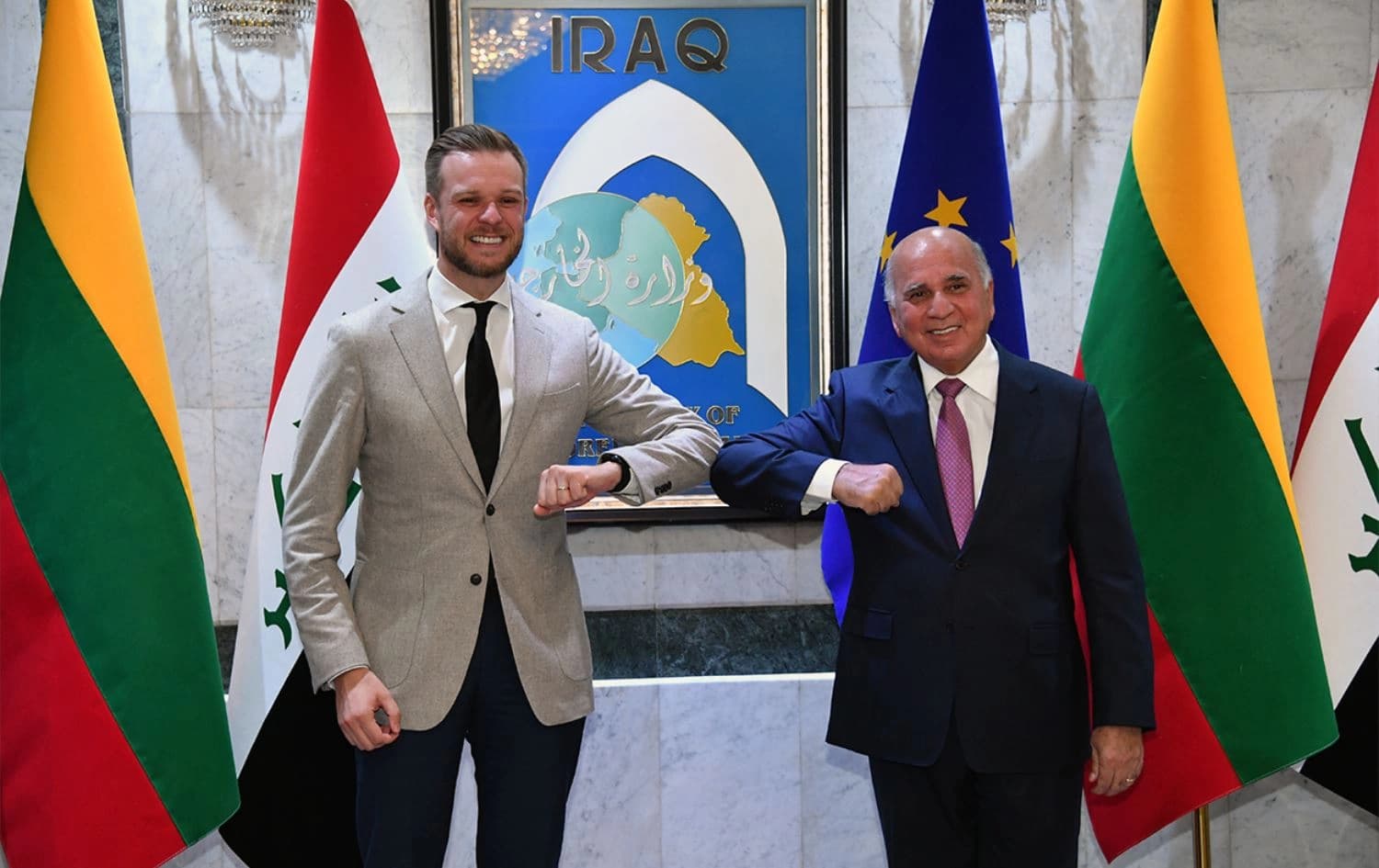 Lithuanian Foreign Minister Gabrielius Landsbergis (left) and his Iraqi counterpart Fuad Hussein (right). Photo: INA