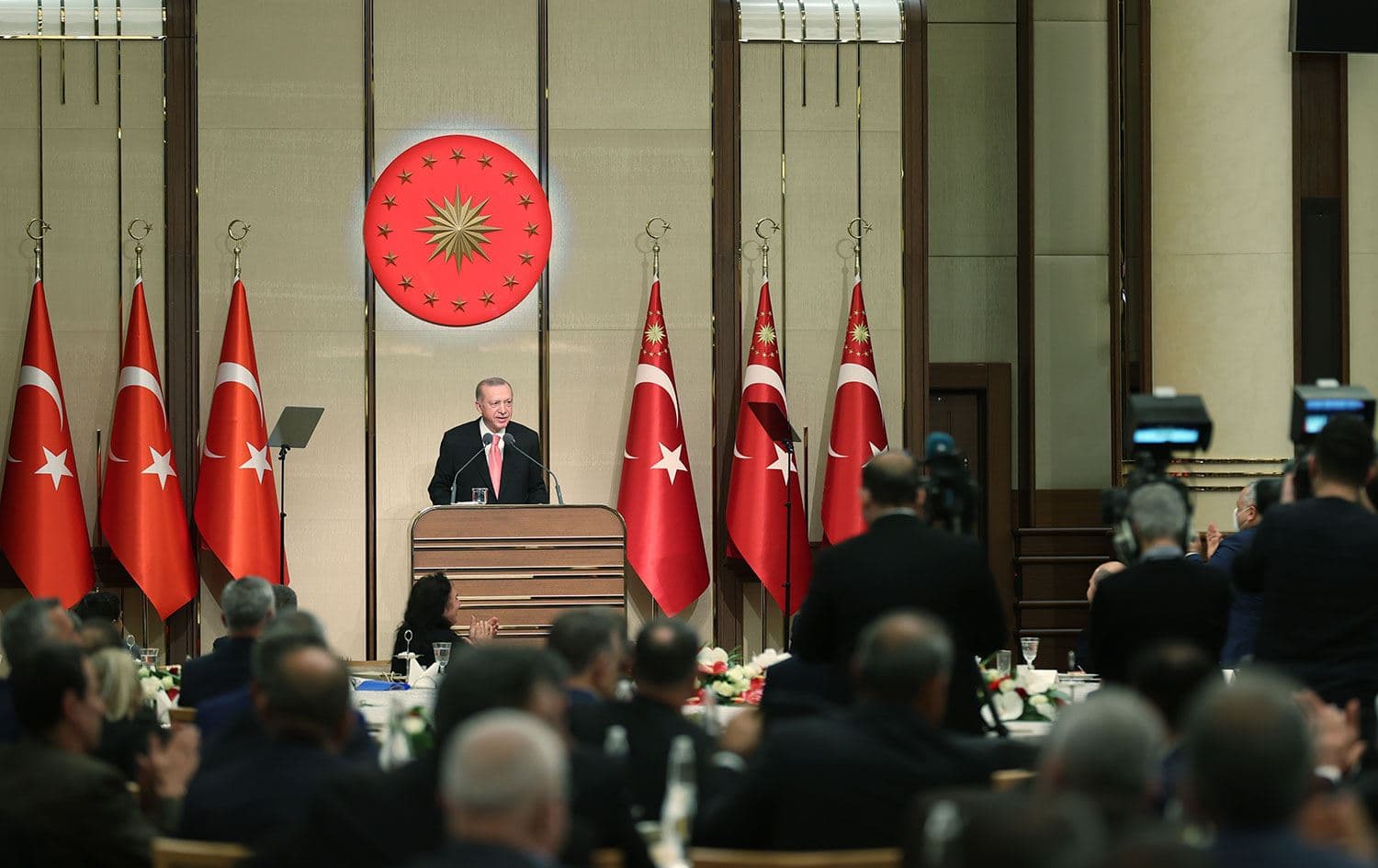 Türkiye Cumhurbaşkanı Erdoğan, Ankara’da düzenlenen 51. Muhtarlar Buluşması'na katıldı. AA