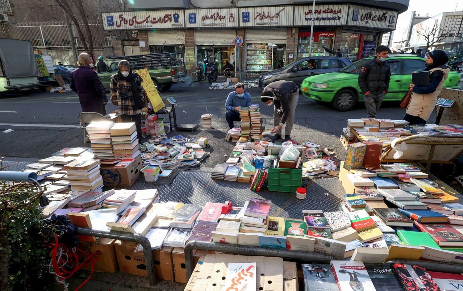 Iranians browse books at a stall in Tehran, on January 29, 2022. Photo: Atta Kenare/AFP