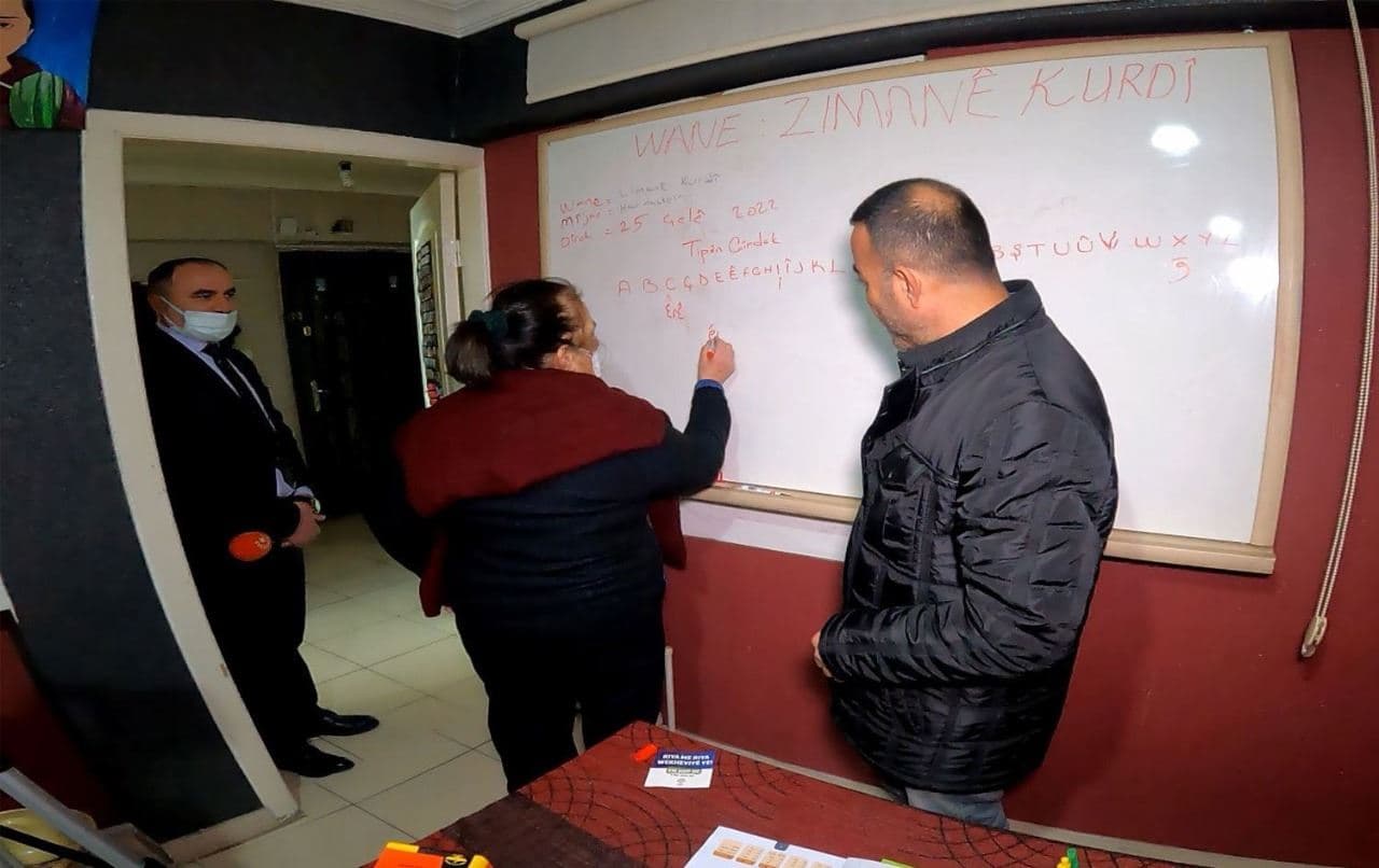 A Kurdish language class at a Peoples' Democratic Party (HDP) office in Ankara on January 26, 2022. Photo: Rudaw