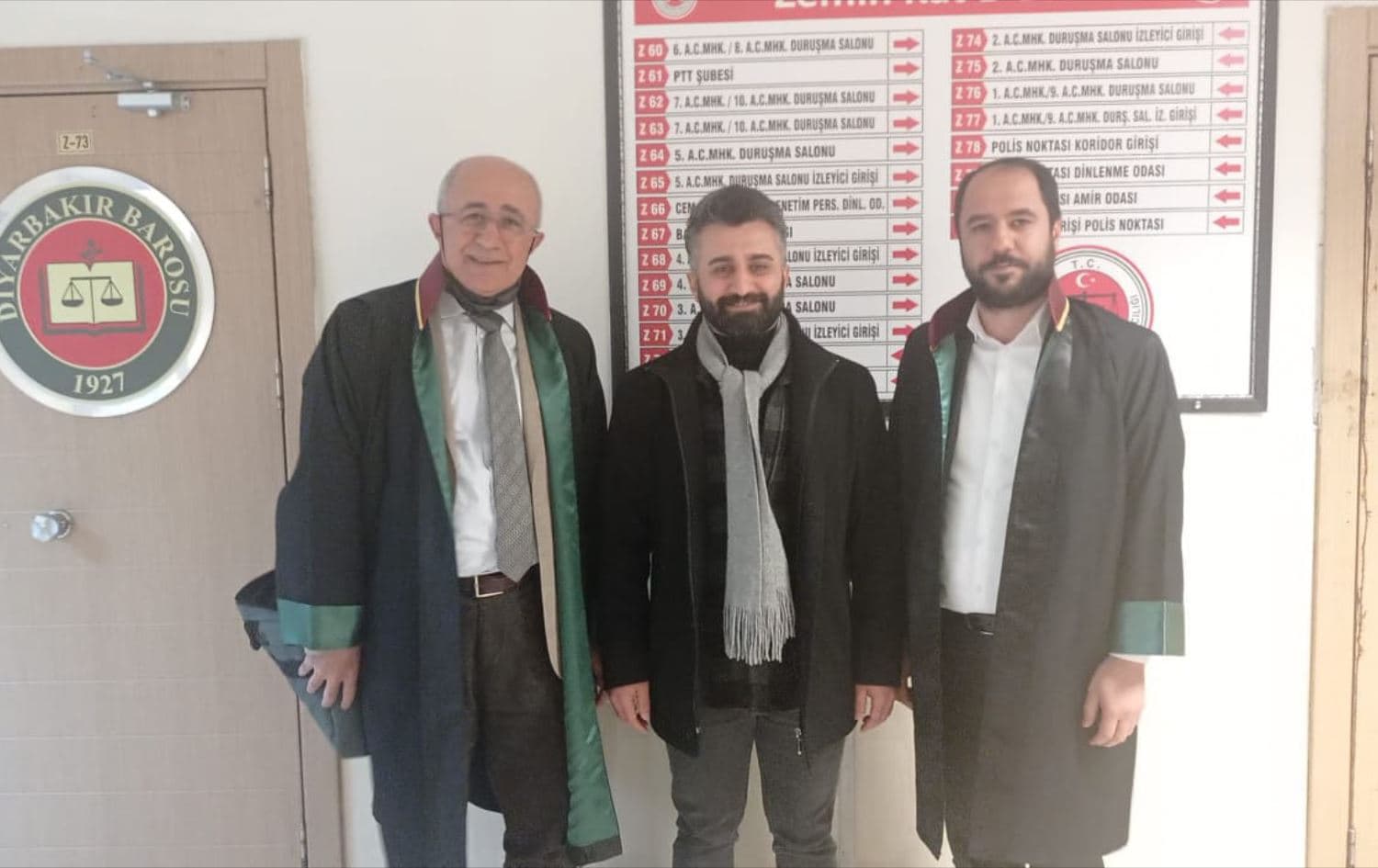 Hifzullah Kutum (middle) and his lawyers in Diyarbakir (Amed) on March 17, 2022. Photo: MLSA.