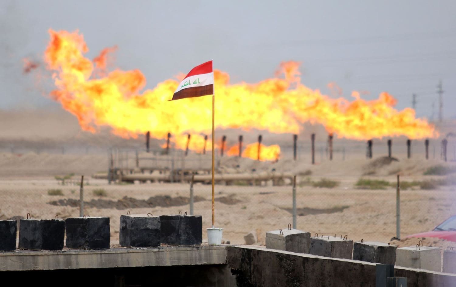 Excess gas burnt off at a pipeline in the oil refinery of Zubair, southwest of Basra in southern Iraq, on March 3, 2016. Photo: AFP