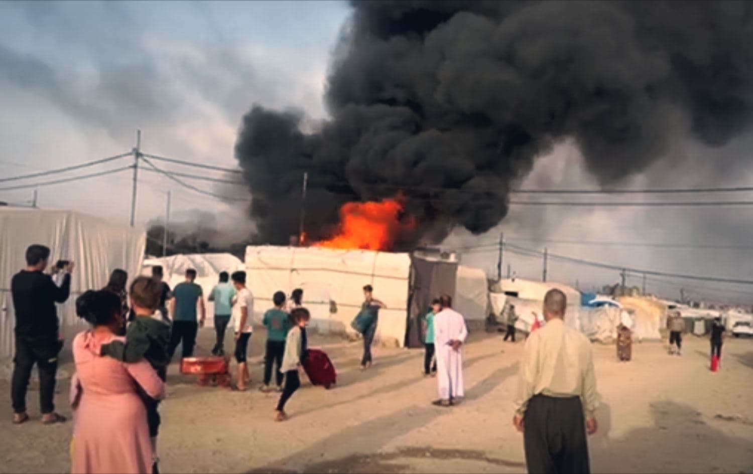 Fire ravages Khanke camp in Duhok on May 15, 20220. Photo: screengrab/Rudaw