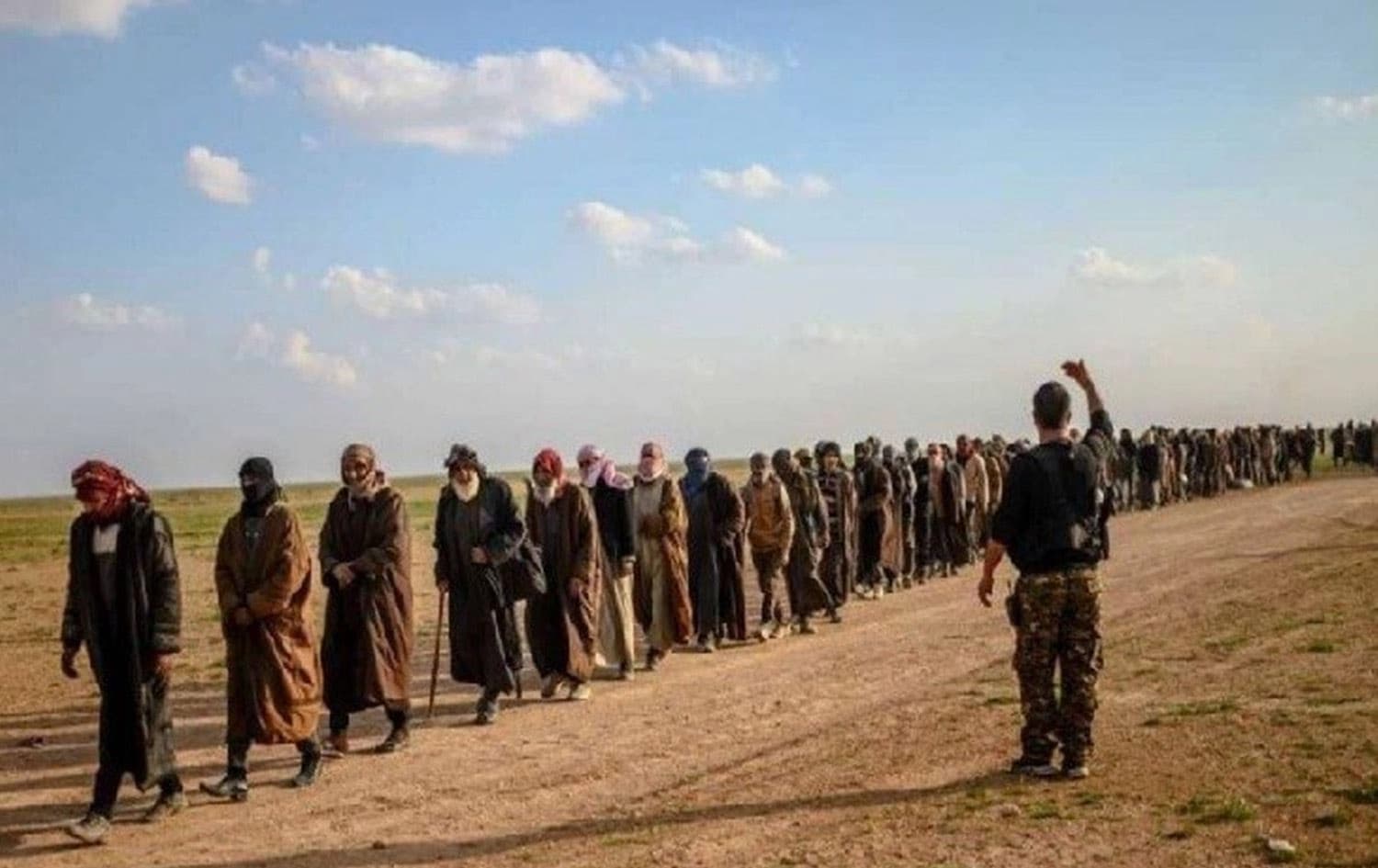 SDF hand over 50 ISIS militants to Iraq. Photo: INA
