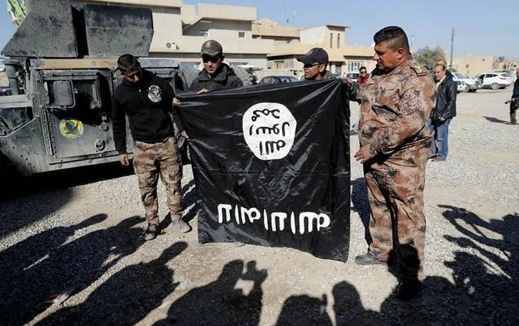 Iraqi soldiers holding an upside-down ISIS flag in Mosul on November 23, 2016. File photo: AFP