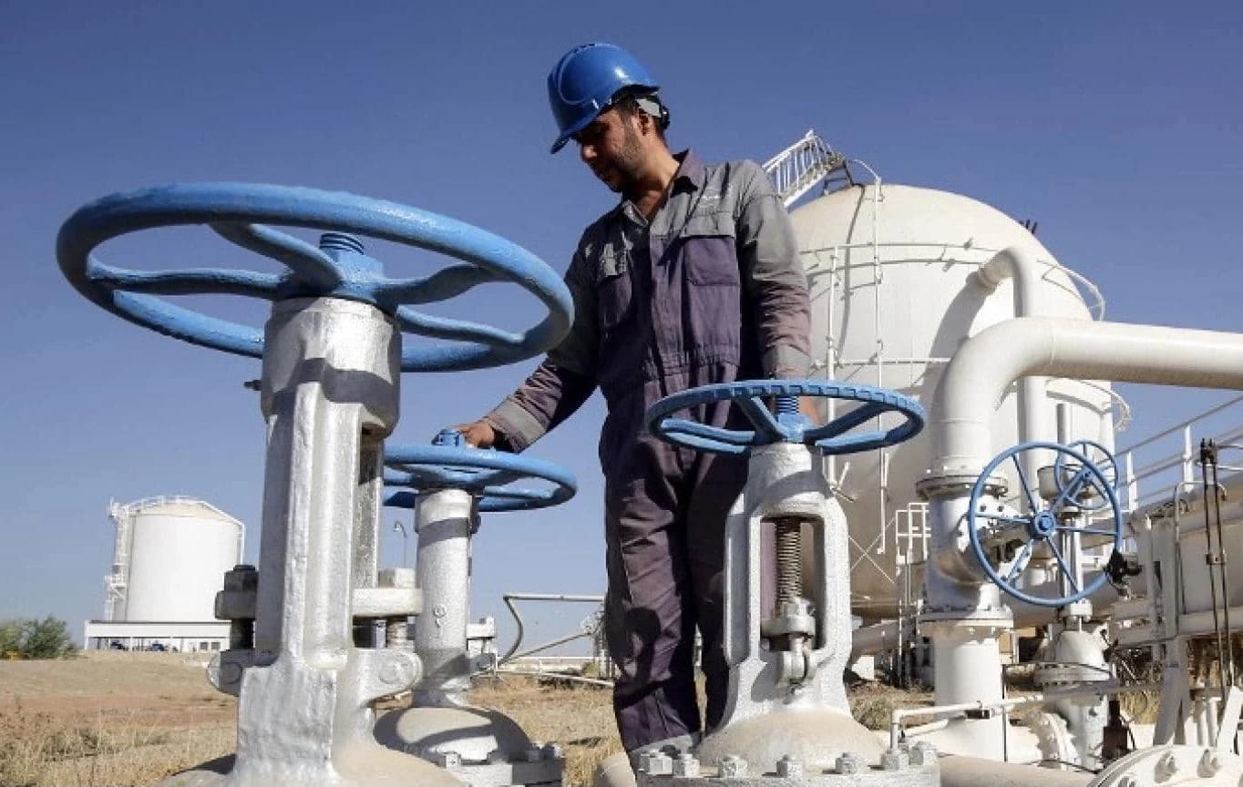 An Iraqi worker checks pipelines at the Bai Hassan oil fields, west of the city of Kirkuk. Photo: AFP