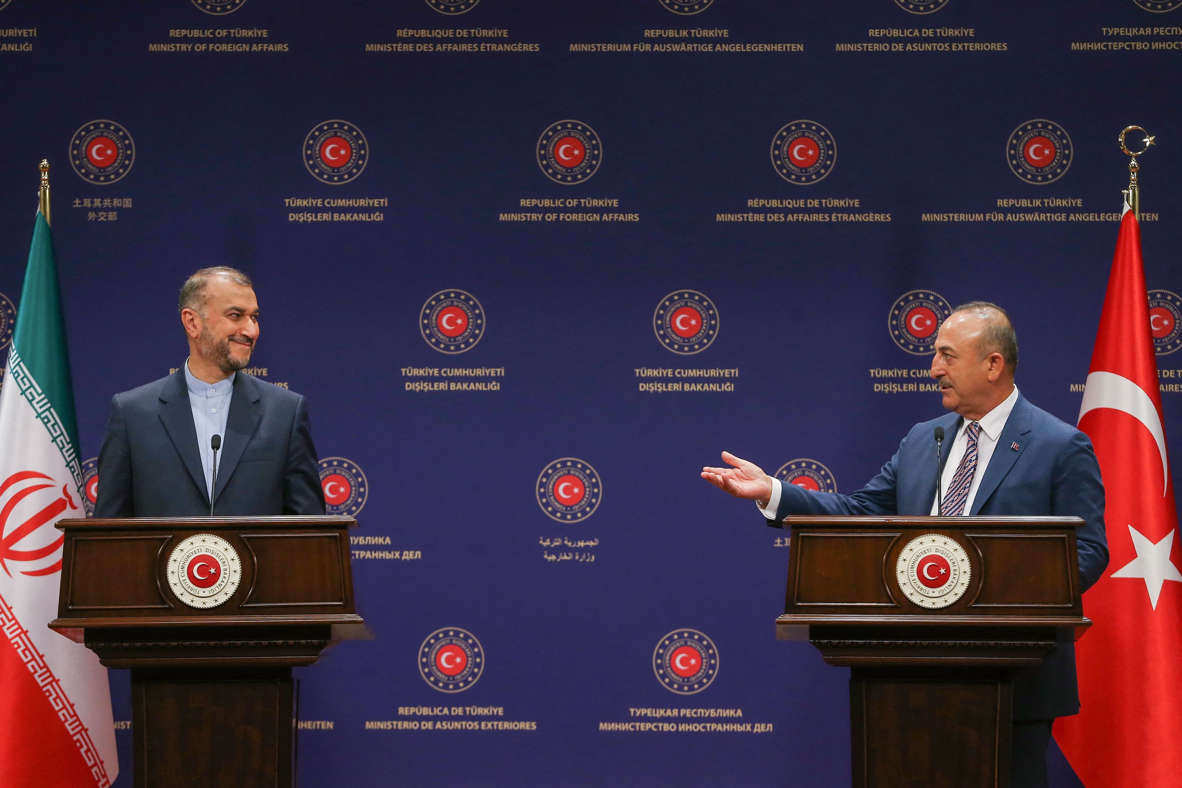 Iranian Foreign Minister Hossein Amir-Abdollahian(L) and Turkish Foreign Minister Mevlut Cavusoglu (R) arrive for a press conference in Ankara, on June 27, 2022. Photo: AFP