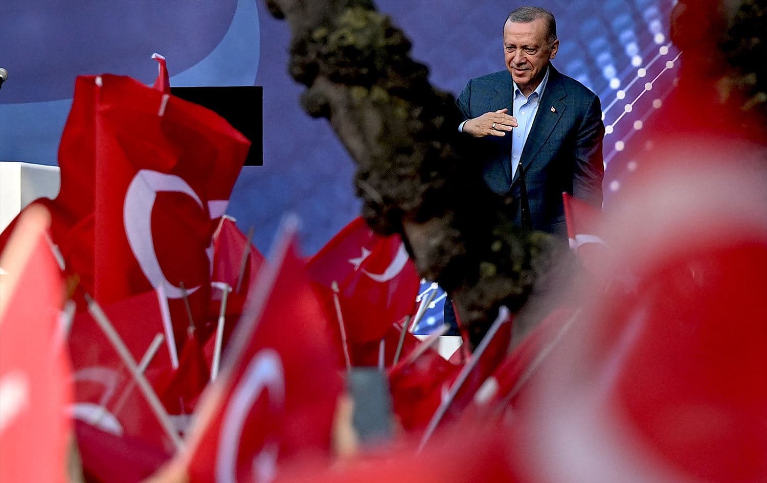 Turkish President Recep Tayyip Erdogan greets supporters at a gathering at the Fatih district of Istanbul on July 15, 2022, during Turkey's Democracy and National Unity Day commemorating the 2016 failed coup. Photo: Ozan Kose/AFP